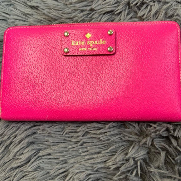 🌟Kate Spade Vibrant Pink Wallet - Picture 2 of 5